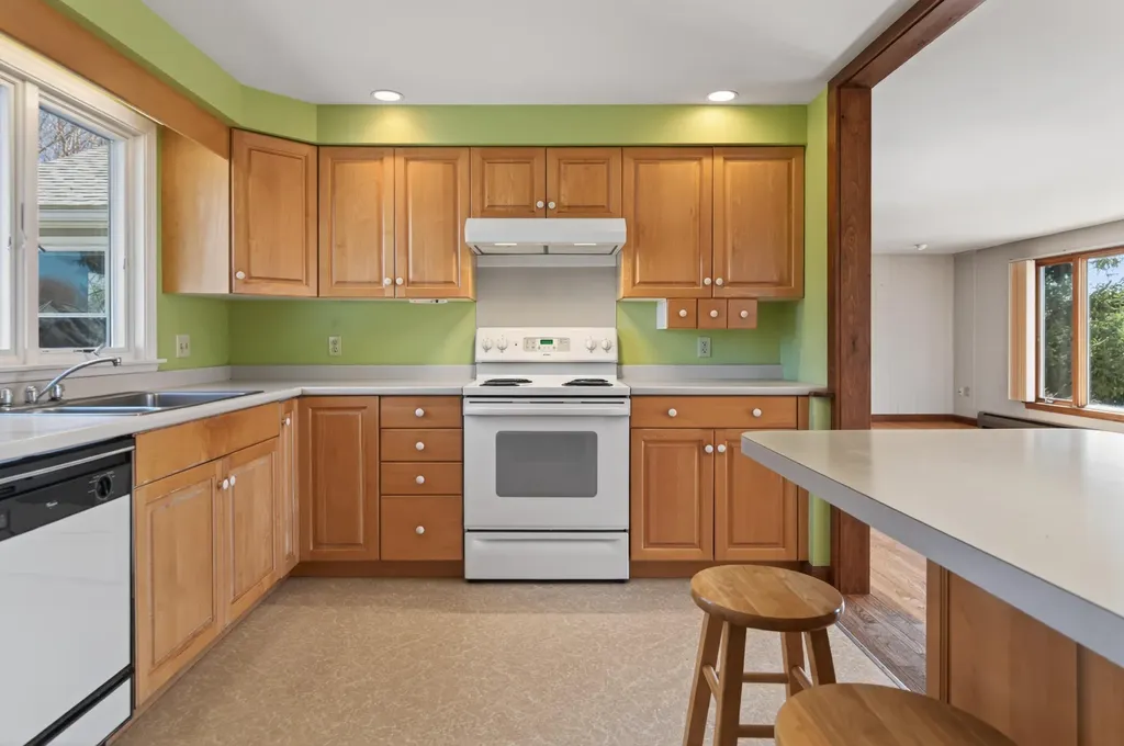 32 Bowery Beach Road Cape Elizabeth ME 04107