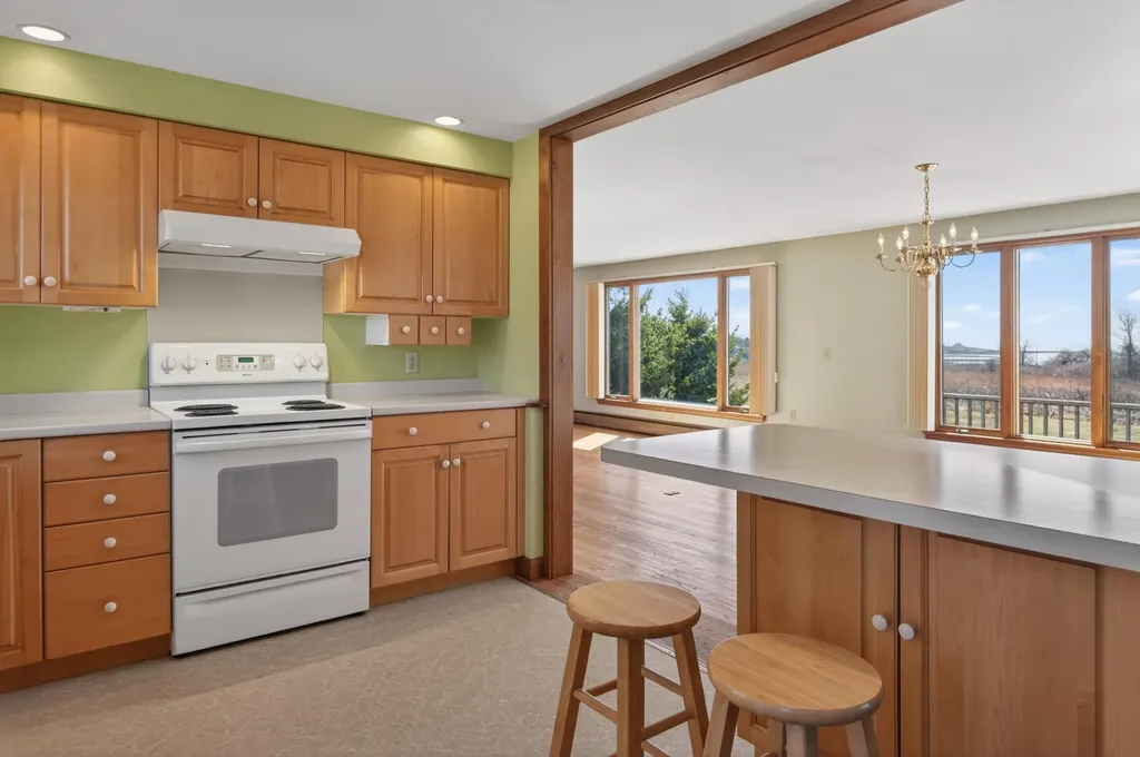 32 Bowery Beach Road Cape Elizabeth ME 04107