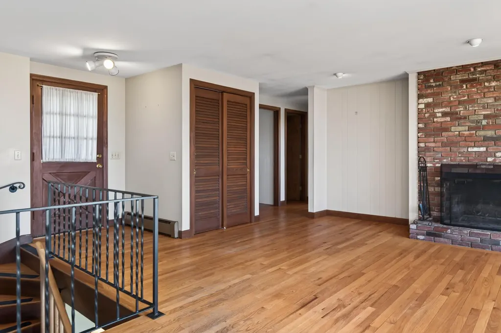 32 Bowery Beach Road Cape Elizabeth ME 04107