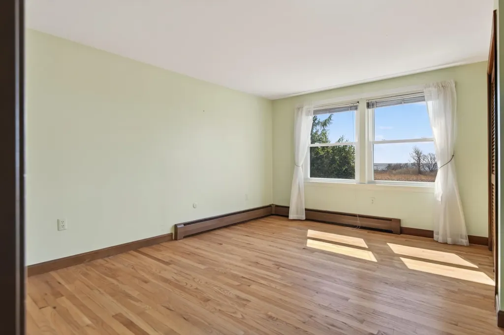 32 Bowery Beach Road Cape Elizabeth ME 04107