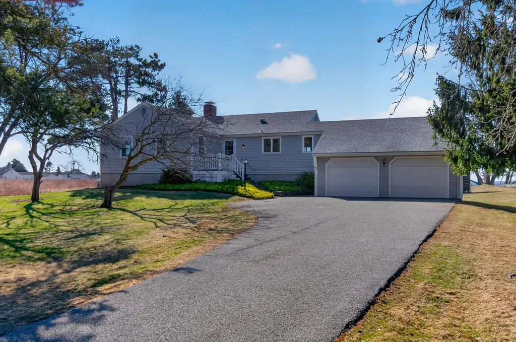 32 Bowery Beach Road Cape Elizabeth ME 04107