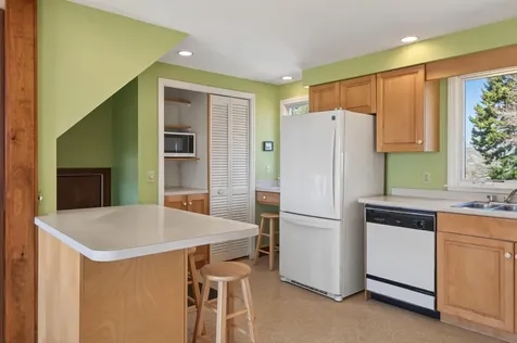 32 Bowery Beach Road Cape Elizabeth ME 04107