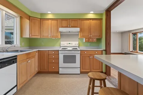 32 Bowery Beach Road Cape Elizabeth ME 04107