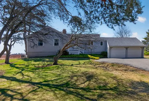 32 Bowery Beach Road Cape Elizabeth ME 04107