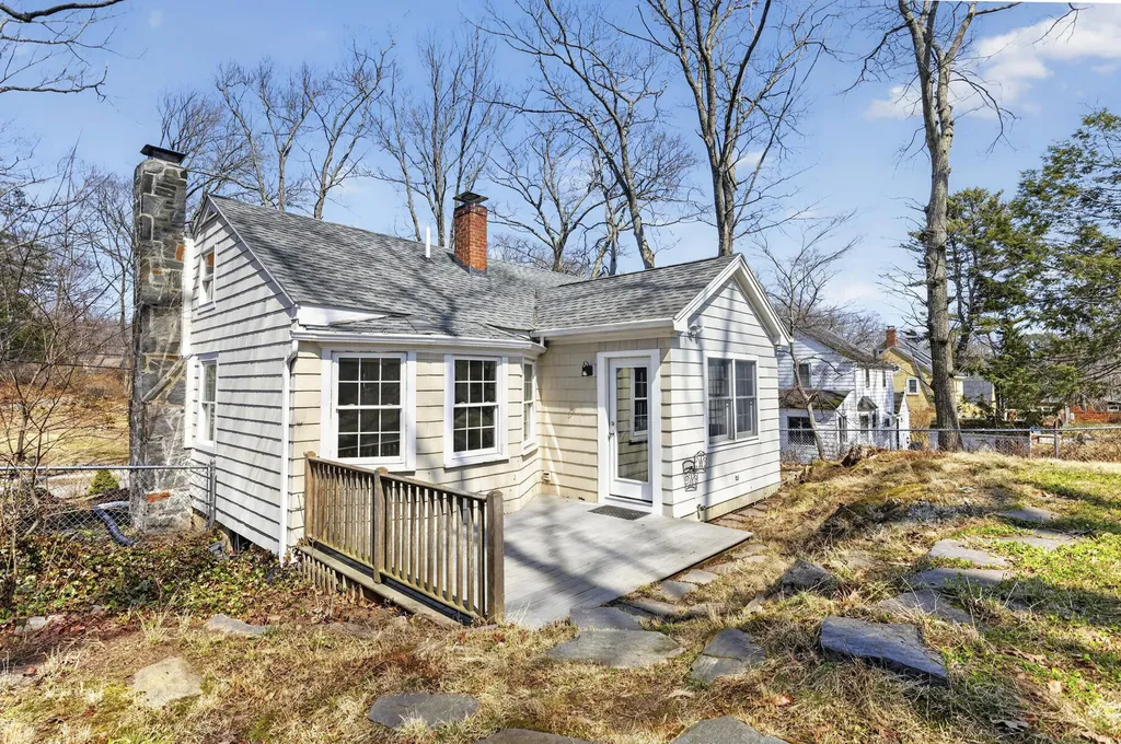 60 Oakhurst Road Cape Elizabeth ME 04107