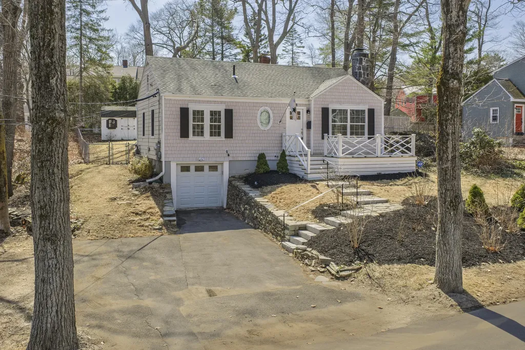 60 Oakhurst Road Cape Elizabeth ME 04107