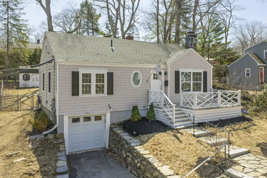 60 Oakhurst Road Cape Elizabeth ME 04107
