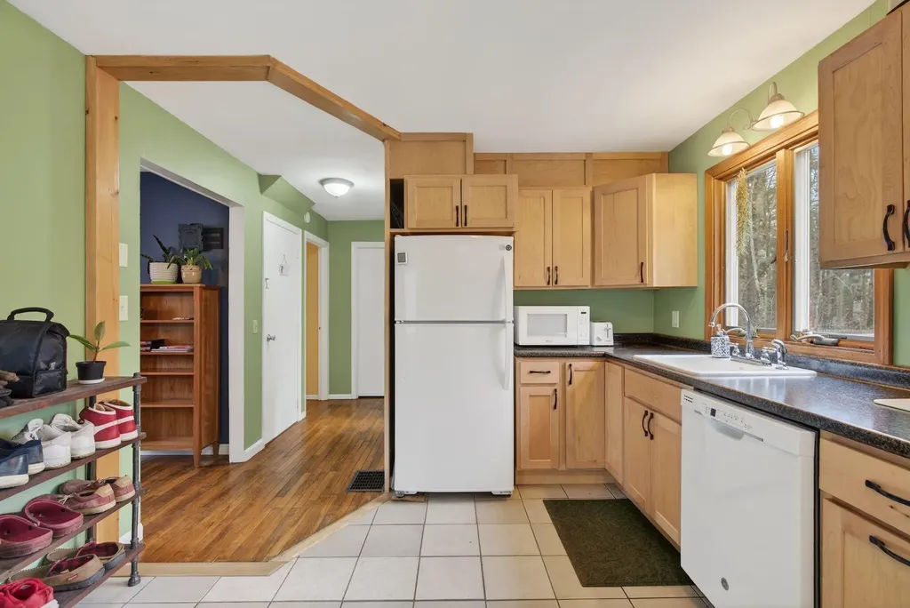 33 Old Ferry Road Wiscasset ME 04578