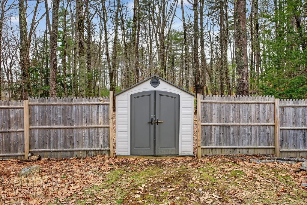 33 Old Ferry Road Wiscasset ME 04578