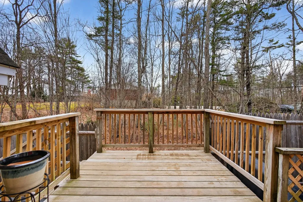 33 Old Ferry Road Wiscasset ME 04578
