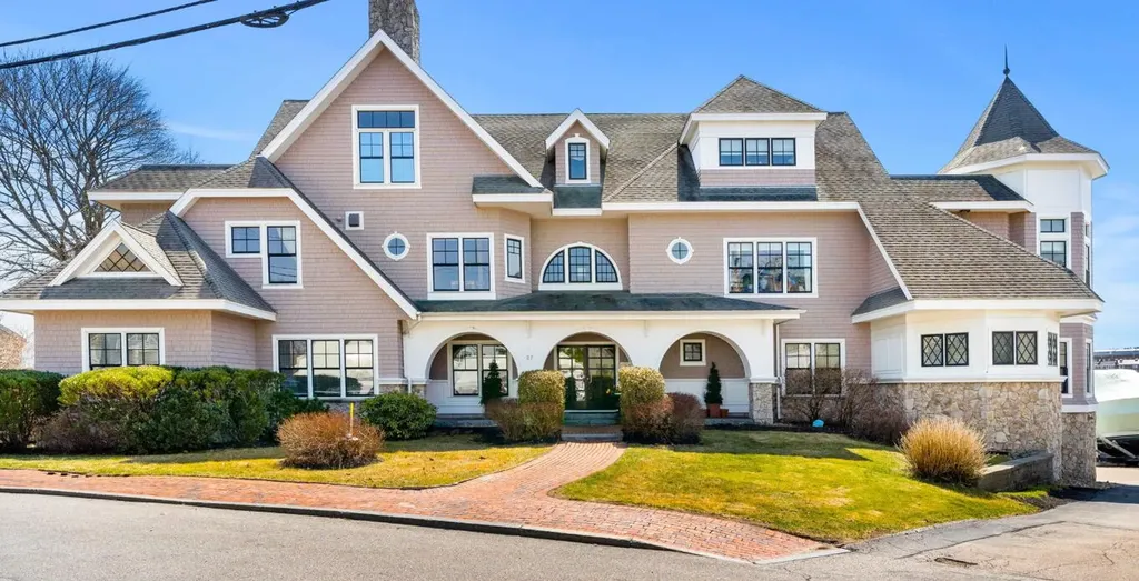 27 Badgers Island W Kittery ME 03904