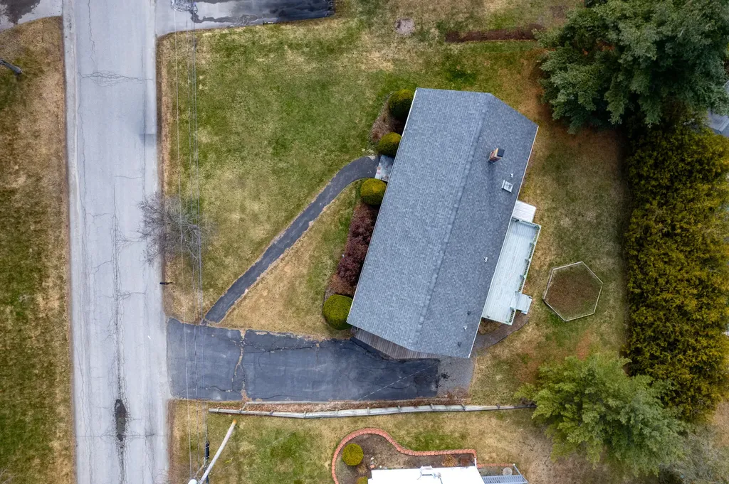 24 Laurel Circle Bangor ME 04401