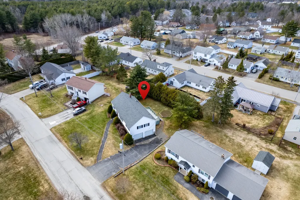 24 Laurel Circle Bangor ME 04401