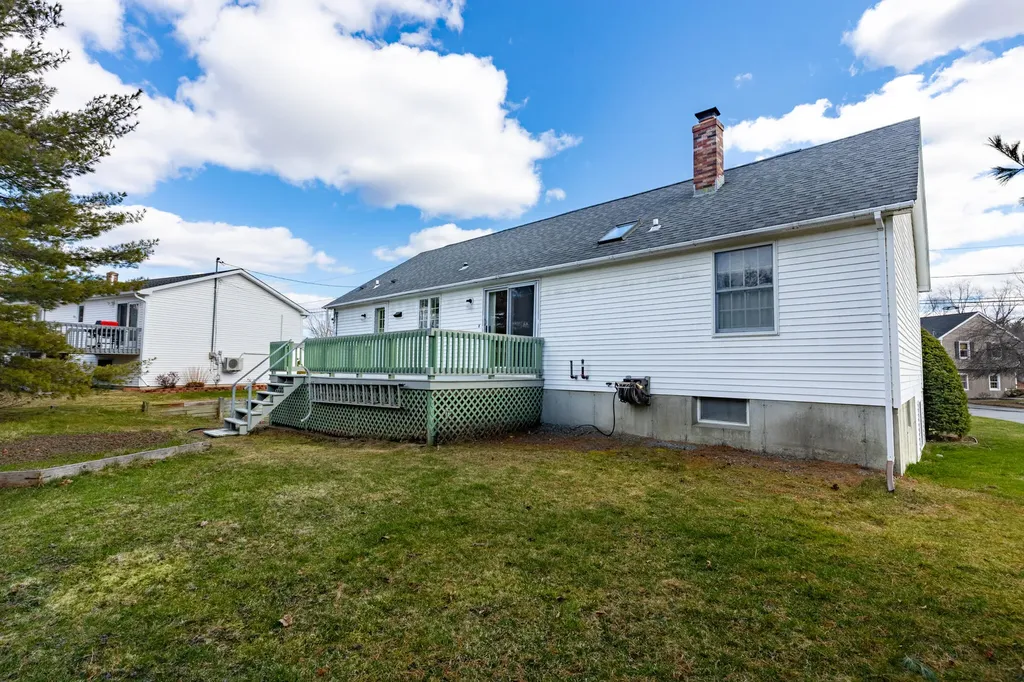 24 Laurel Circle Bangor ME 04401