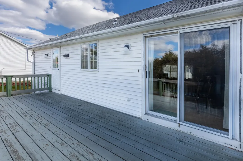 24 Laurel Circle Bangor ME 04401