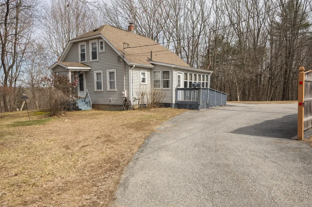102 Mcnamara Street Lewiston ME 04240