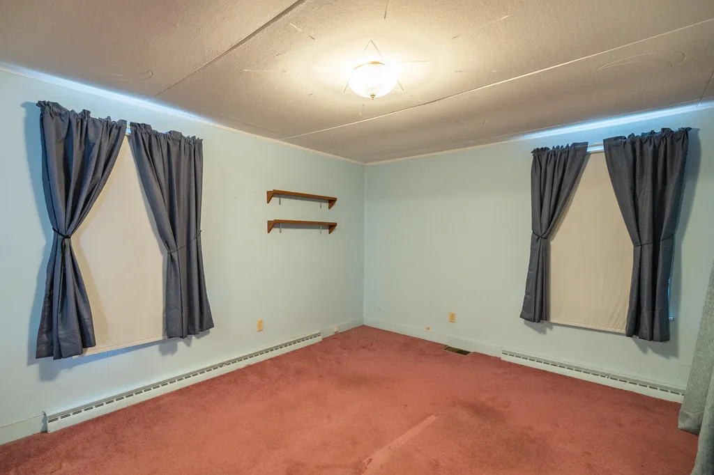 102 Mcnamara Street Lewiston ME 04240