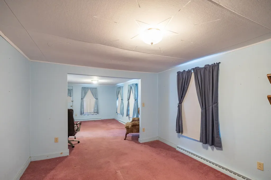 102 Mcnamara Street Lewiston ME 04240