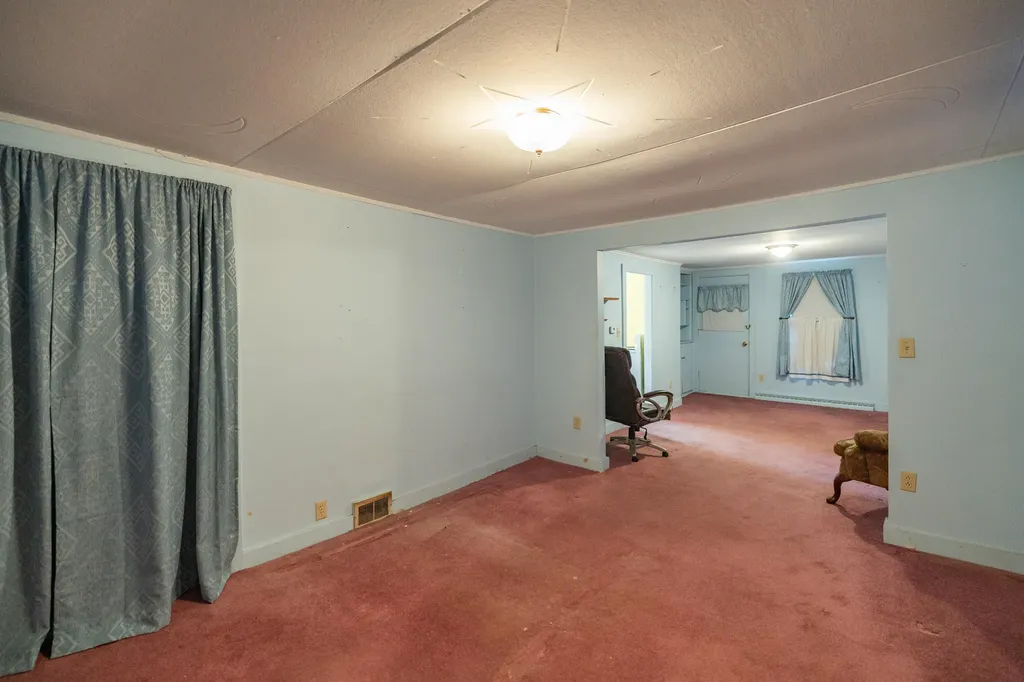 102 Mcnamara Street Lewiston ME 04240
