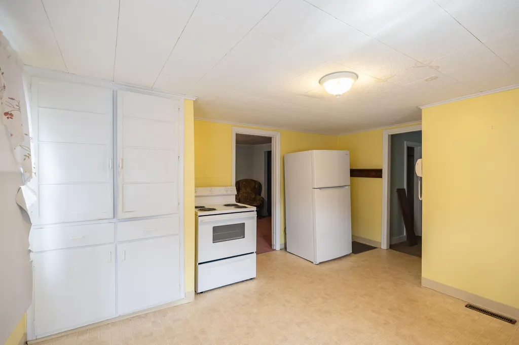 102 Mcnamara Street Lewiston ME 04240