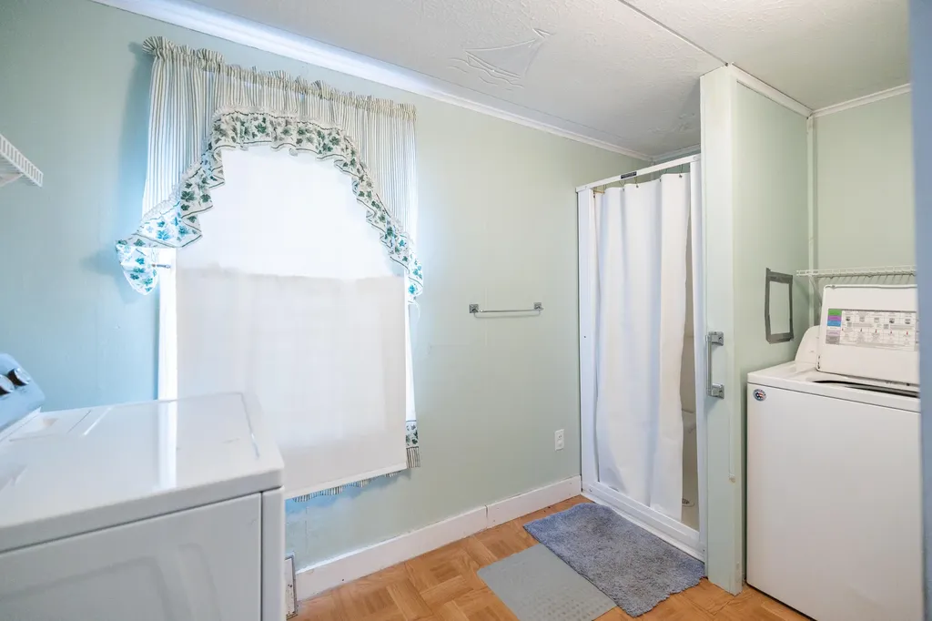 102 Mcnamara Street Lewiston ME 04240