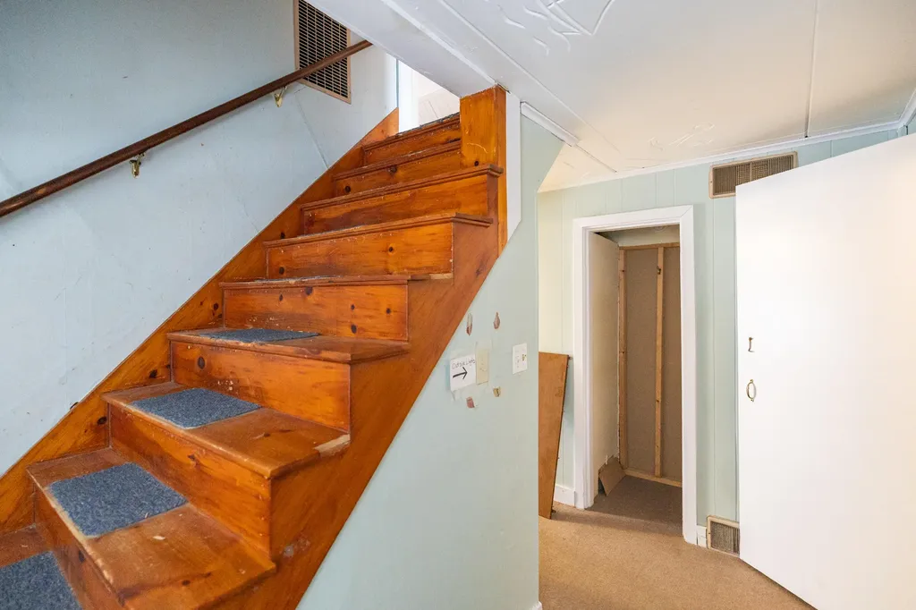 102 Mcnamara Street Lewiston ME 04240