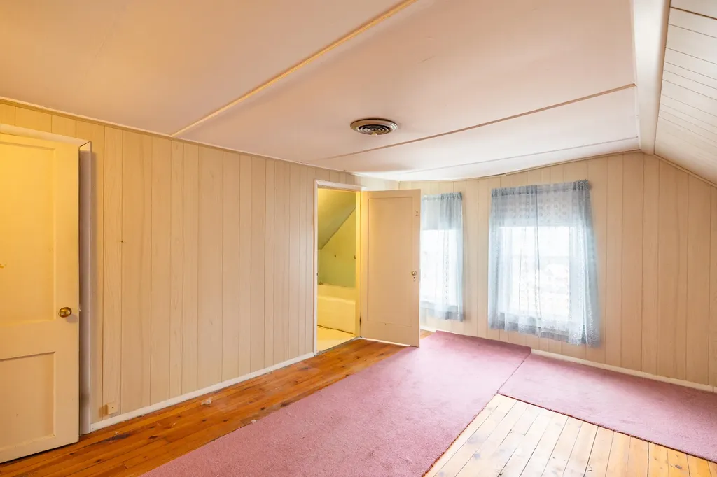 102 Mcnamara Street Lewiston ME 04240
