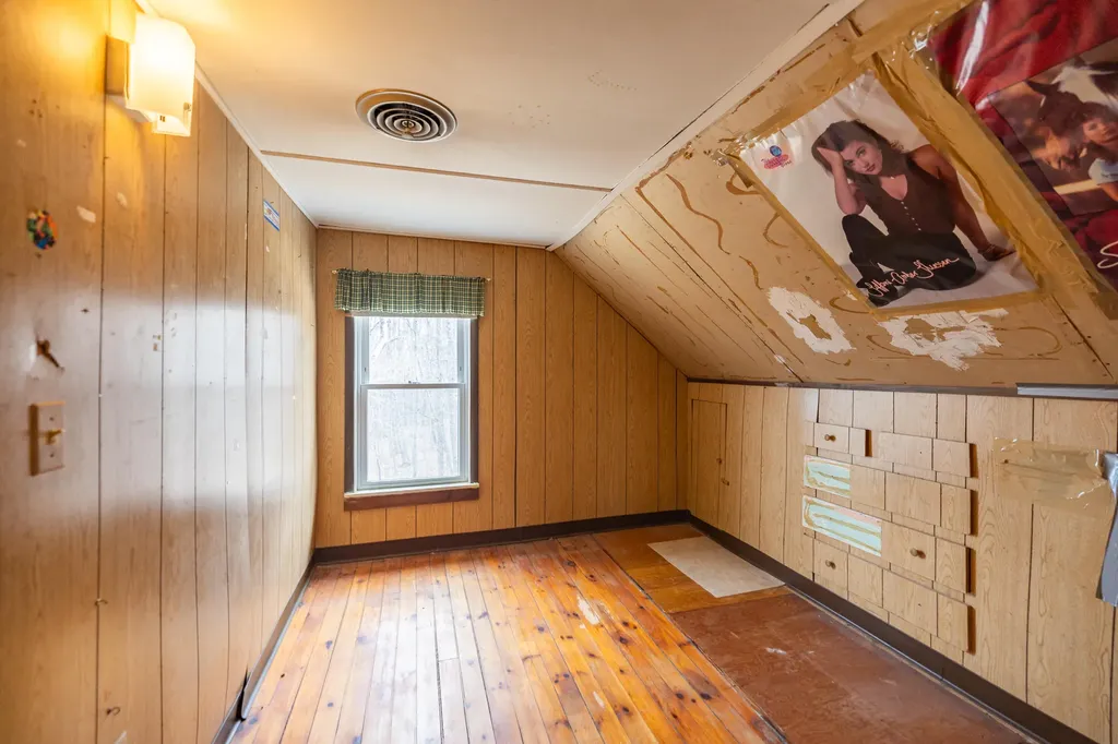 102 Mcnamara Street Lewiston ME 04240