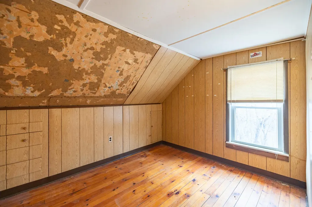 102 Mcnamara Street Lewiston ME 04240