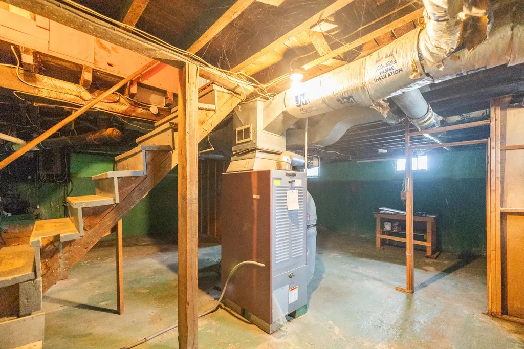 102 Mcnamara Street Lewiston ME 04240