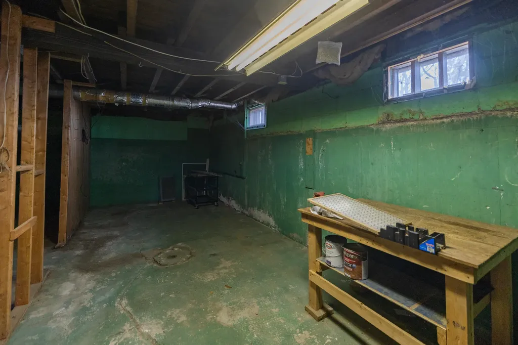 102 Mcnamara Street Lewiston ME 04240