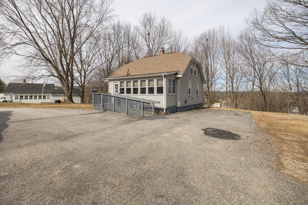 102 Mcnamara Street Lewiston ME 04240