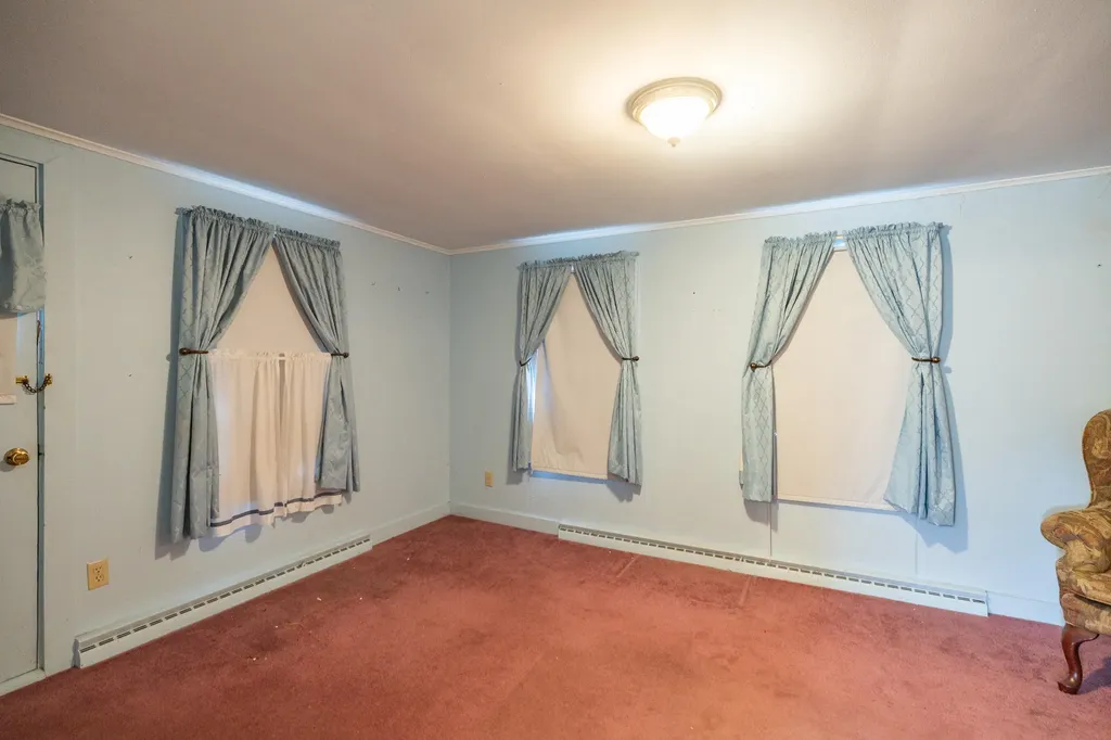 102 Mcnamara Street Lewiston ME 04240
