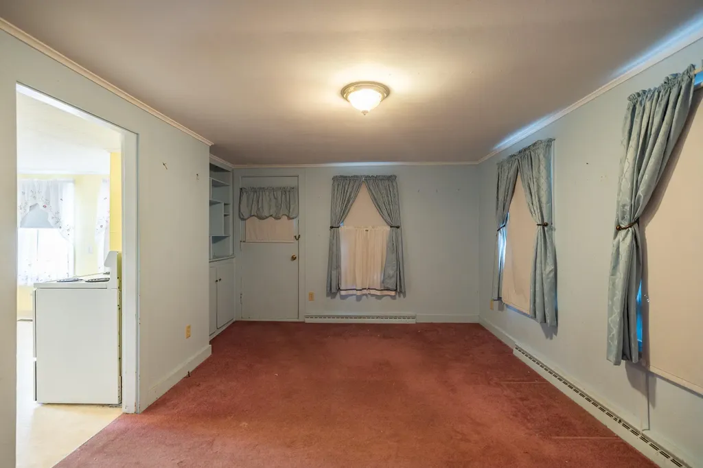 102 Mcnamara Street Lewiston ME 04240