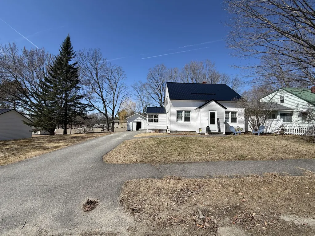 36 Cedar Street East Millinocket ME 04430