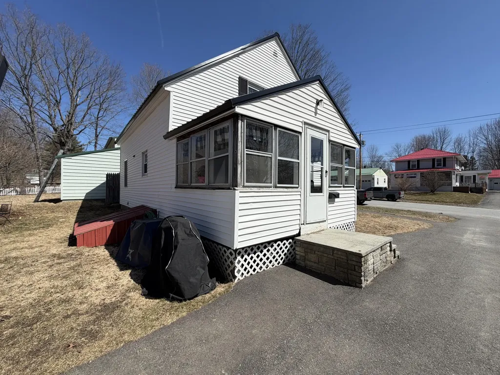 36 Cedar Street East Millinocket ME 04430