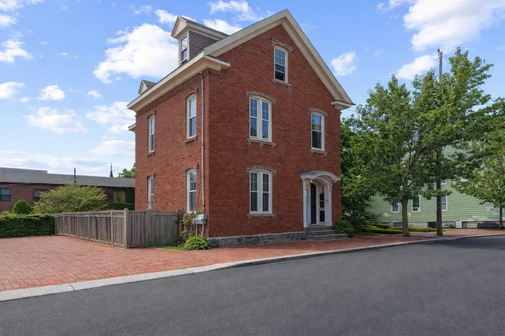 12 Smith Street Portland ME 04101