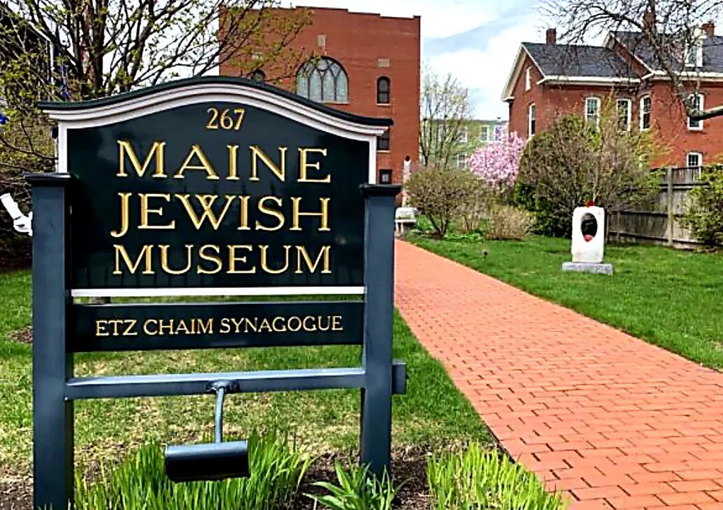 12 Smith Street Portland ME 04101