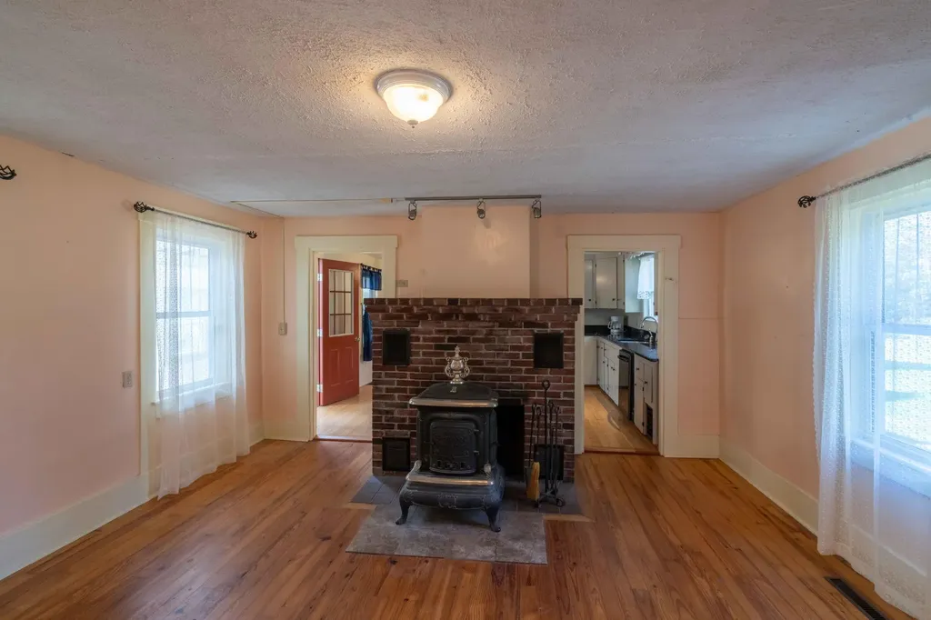 24 Turnpike Road Searsport ME 04974