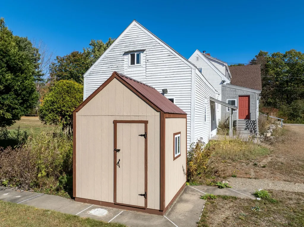 24 Turnpike Road Searsport ME 04974