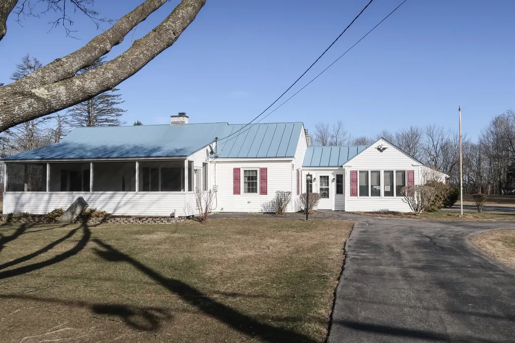 691 W River Road Augusta ME 04330