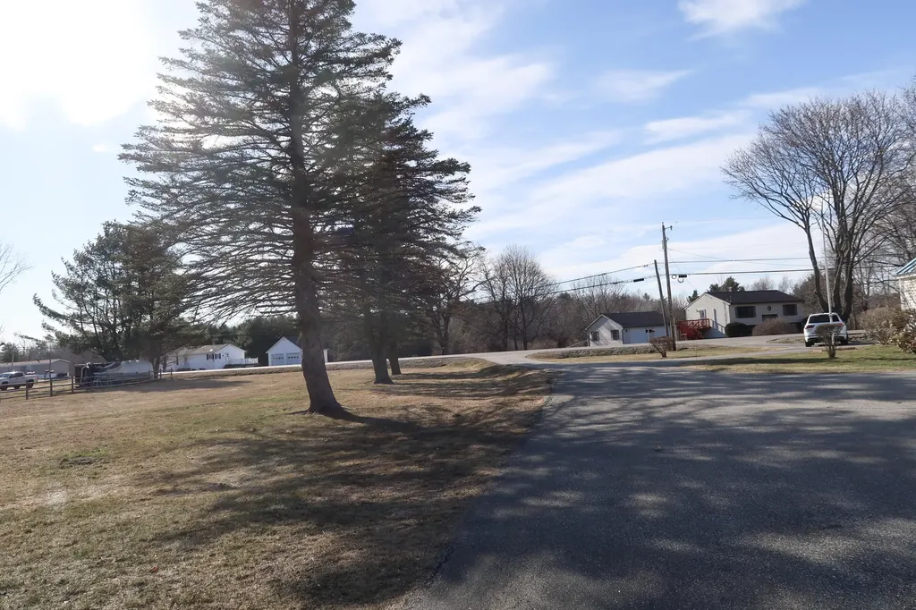 691 W River Road Augusta ME 04330