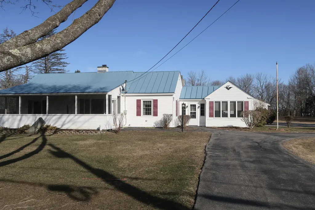 691 W River Road Augusta ME 04330