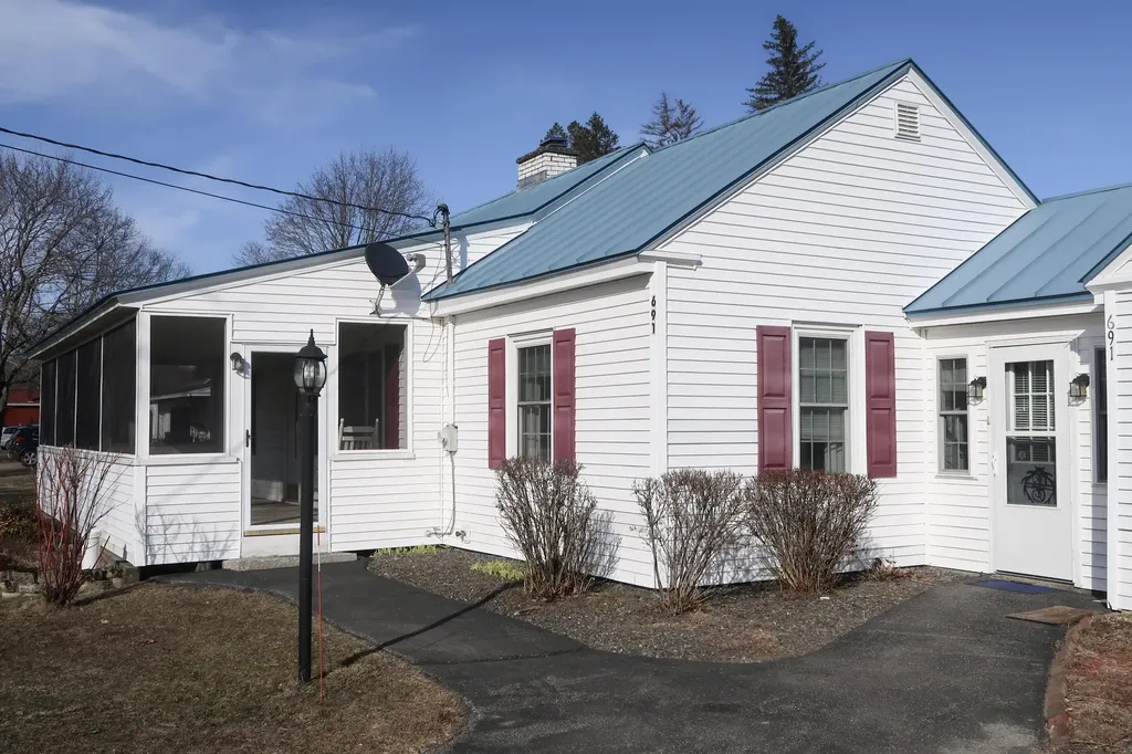 691 W River Road Augusta ME 04330