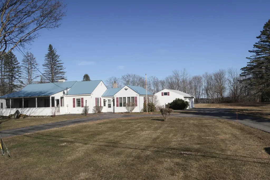 691 W River Road Augusta ME 04330