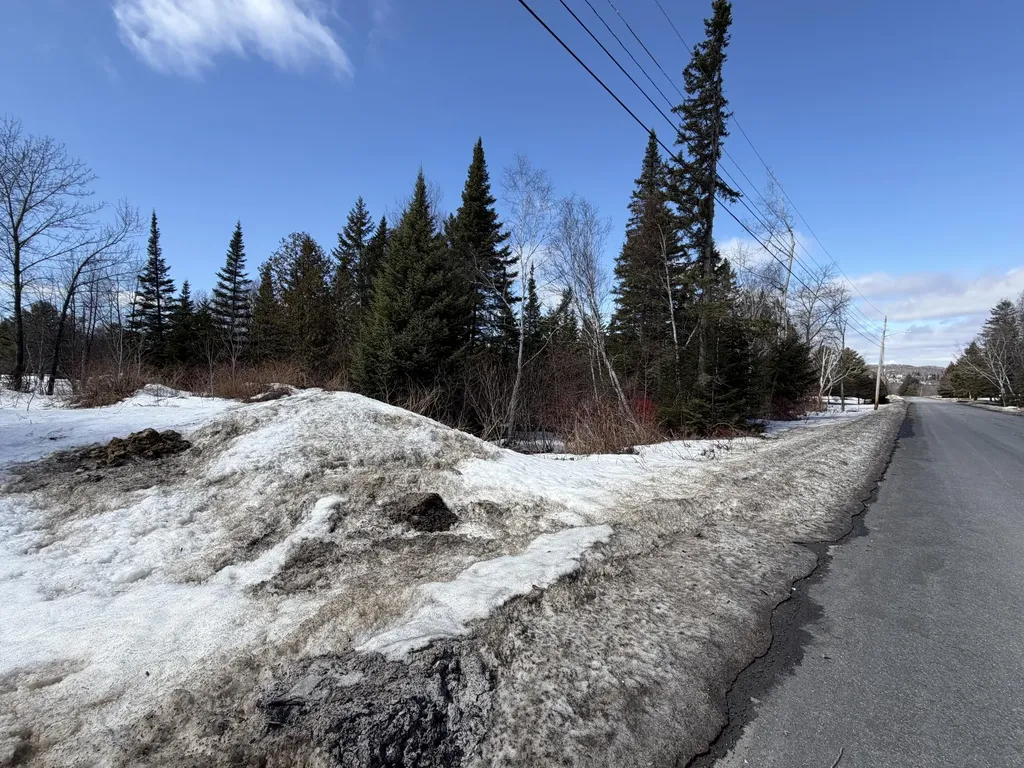 M9 L75d 21st Avenue Madawaska ME 04756