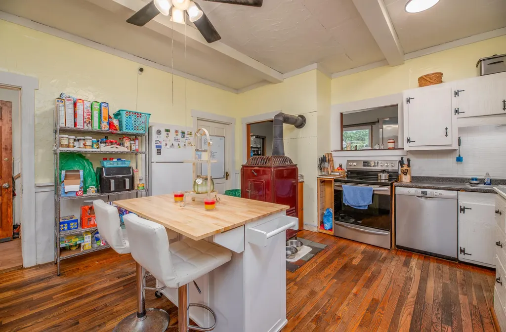140 Hartland Avenue Pittsfield ME 04967