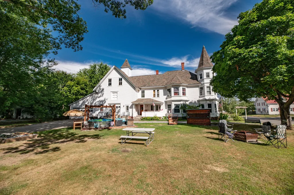140 Hartland Avenue Pittsfield ME 04967