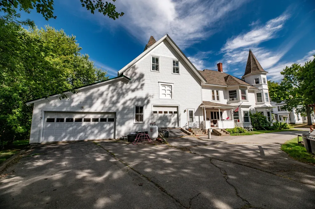 140 Hartland Avenue Pittsfield ME 04967