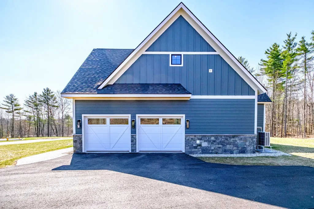 12 Winnwood Farm Way Falmouth ME 04105